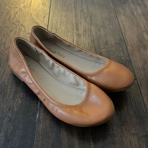 womens pleather tan flats